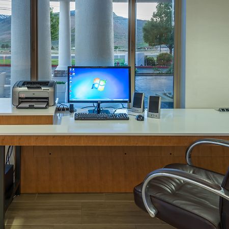 Holiday Inn Express Hotel & Suites Carson City By Ihg Exterior photo