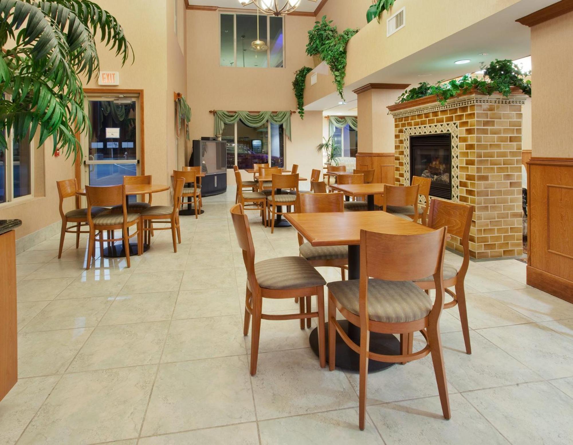 Holiday Inn Express Hotel & Suites Carson City By Ihg Exterior photo