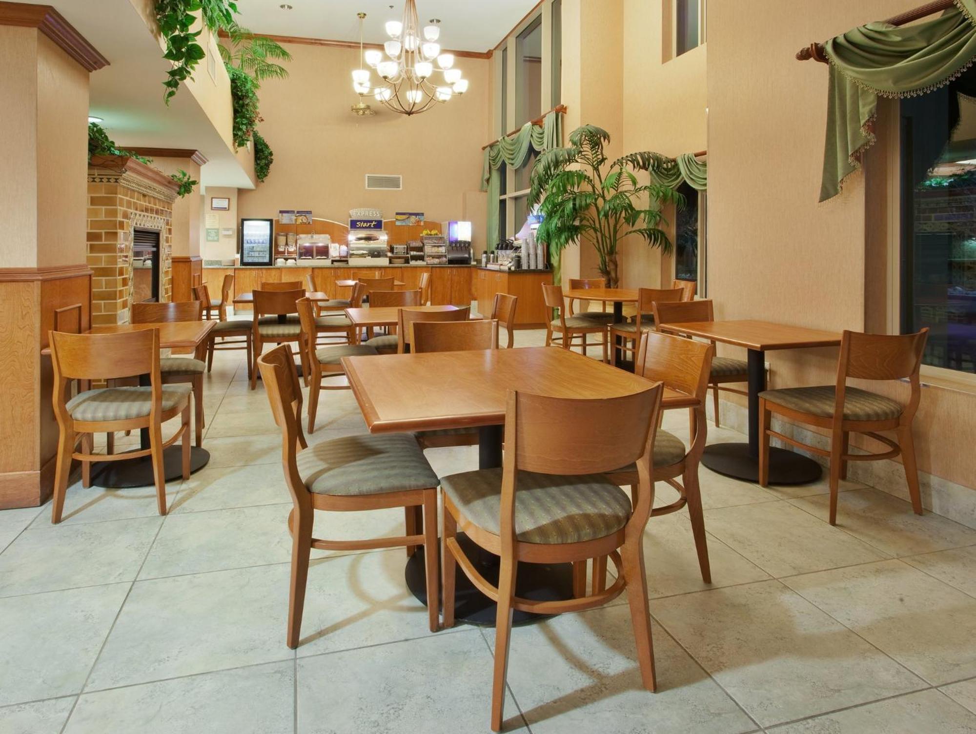 Holiday Inn Express Hotel & Suites Carson City By Ihg Exterior photo